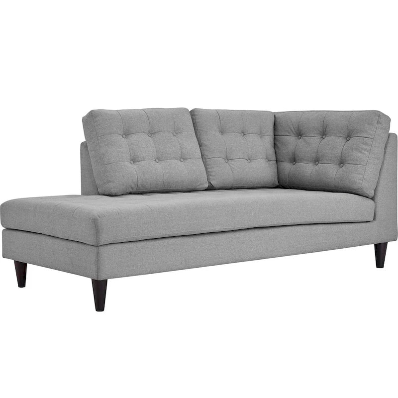 Chaise longue de tela con capitoné de botones y patas de madera