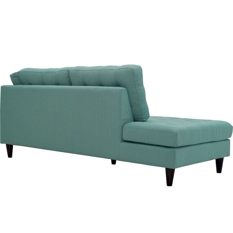 Chaise longue de tela con capitoné de botones y patas de madera
