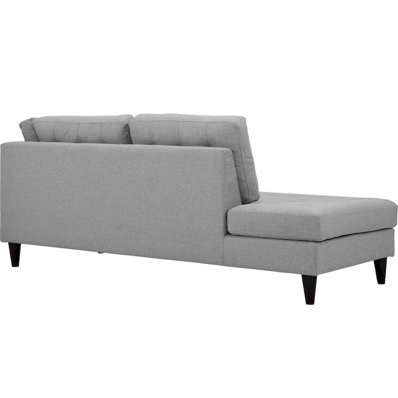 Chaise longue de tela con capitoné de botones y patas de madera