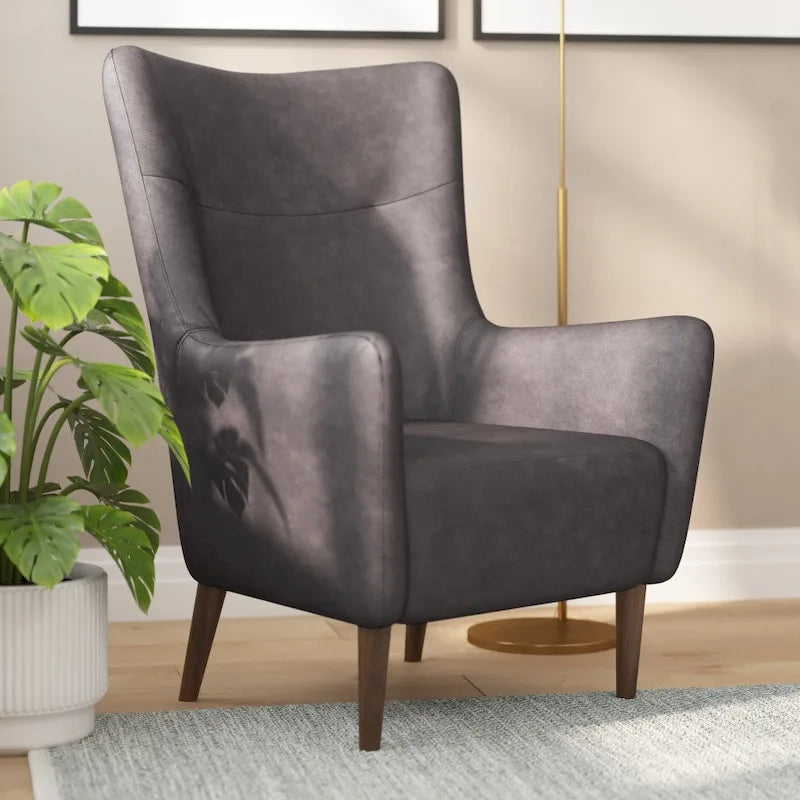 Sillón tapizado de respaldo alto con estructura de madera