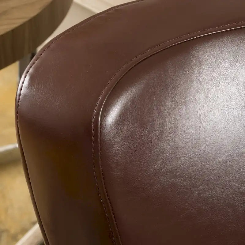 Sillón giratorio estilo club con respaldo alado de cuero regenerado