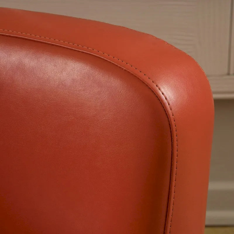 Sillón giratorio estilo club con respaldo alado de cuero regenerado