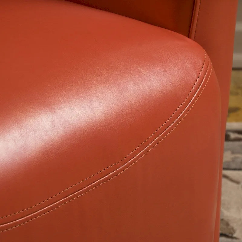 Sillón giratorio estilo club con respaldo alado de cuero regenerado