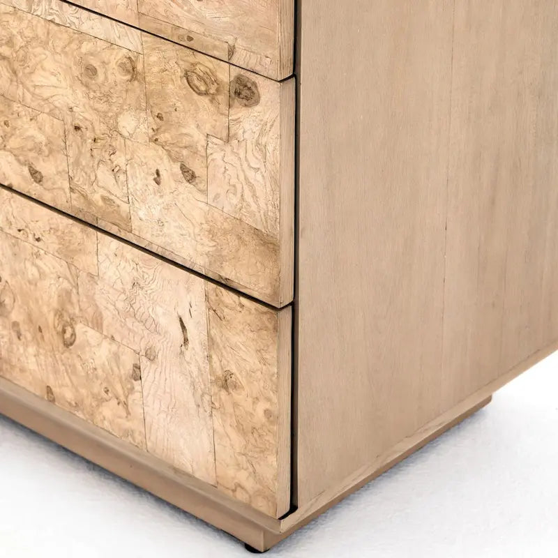 Cómoda blanca de 6 cajones con frentes de madera de raíz blanqueada