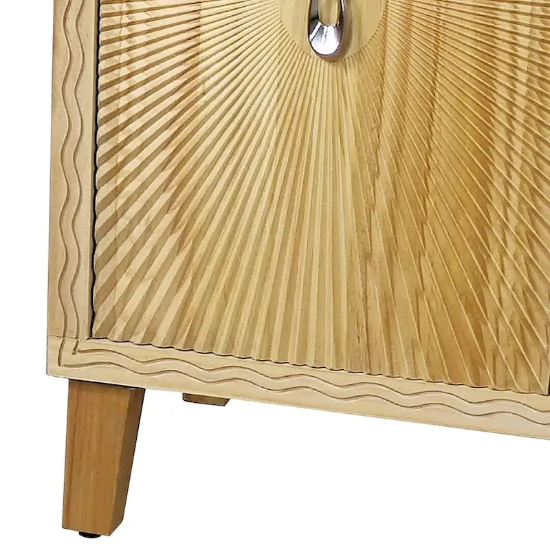 Aparador tallado marrón natural de 4 puertas con estantes ajustables